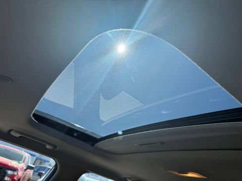 Used 2025 Hyundai Venue SEL FWD image 21