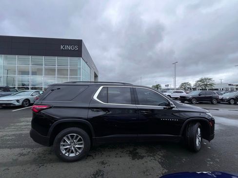 Used 2023 Chevrolet Traverse LT AWD/4WD image 2