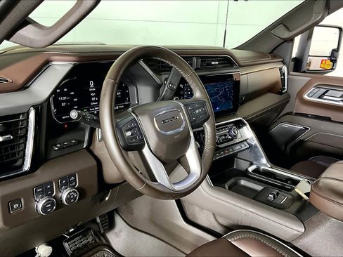 Certified 2025 GMC Sierra 3500 Denali w/ Denali Reserve Package image 16