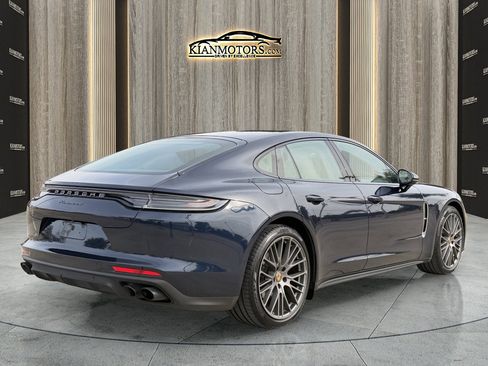 Used 2023 Porsche Panamera 4 Platinum Edition image 16