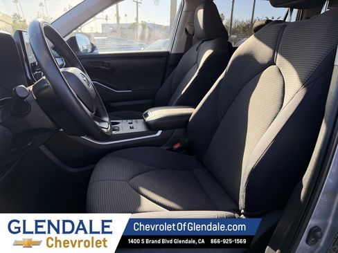 Used 2023 Toyota Highlander L image 16