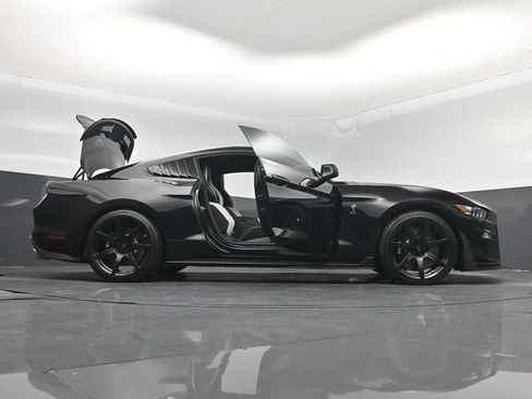 Used 2021 Ford Mustang Shelby GT500 w/ Technology Package RWD image 7