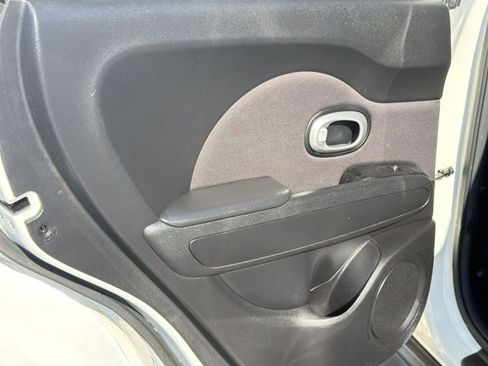 Used 2016 Kia Soul FWD image 19