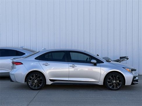 Used 2024 Toyota Corolla SE image 3