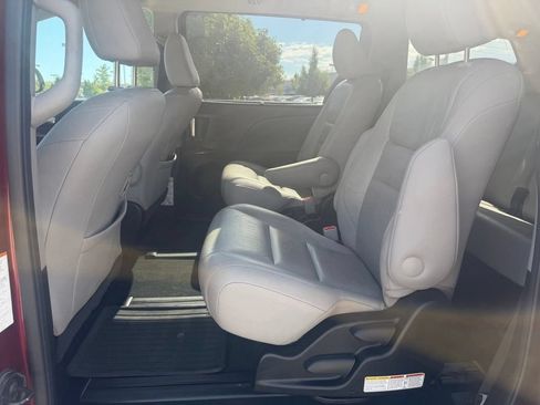 Used 2017 Toyota Sienna Limited AWD/4WD image 21