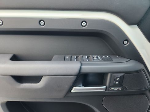 New 2026 Land Rover Defender 110 X-Dynamic SE image 23