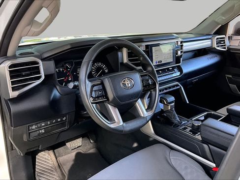 Used 2022 Toyota Tundra SR5 w/ SR5 Convenience Package AWD/4WD image 18
