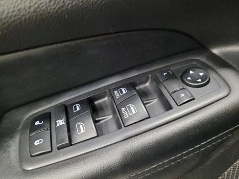 Used 2019 Jeep Grand Cherokee Altitude AWD/4WD image 27