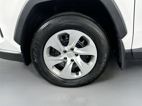 Used 2021 Toyota RAV4 LE FWD image 32