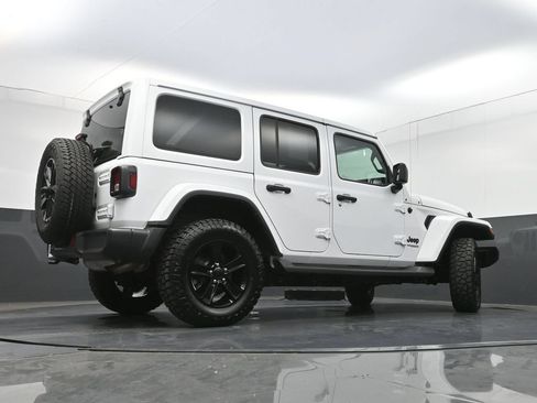 Used 2022 Jeep Wrangler Unlimited Sahara AWD/4WD image 32