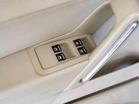 Used 2014 Volkswagen Beetle 1.8T image 28