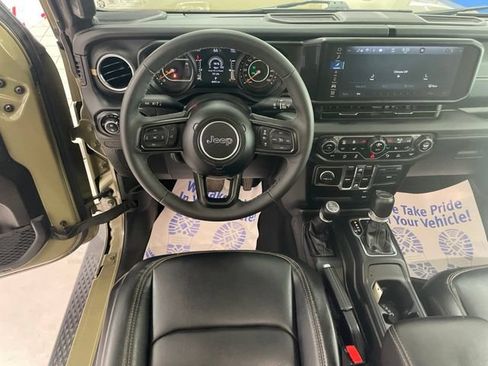 Used 2025 Jeep Gladiator Sport AWD/4WD image 23
