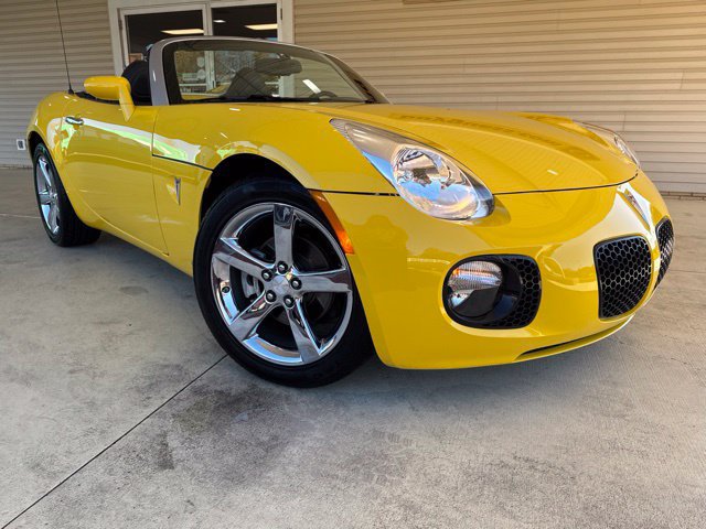 Used 2008 Pontiac Solstice GXP w/ Premium Package RWD image 2