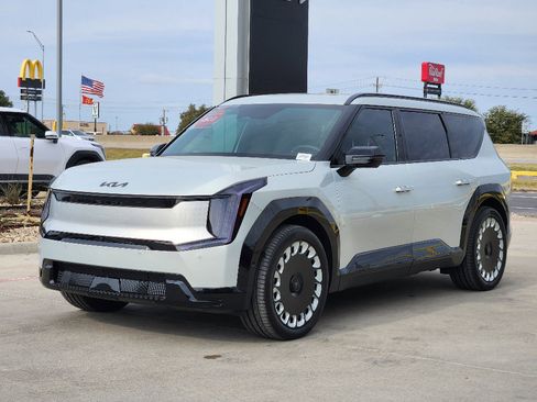 New 2026 Kia EV9 Land w/ Nightfall Edition Package image 2