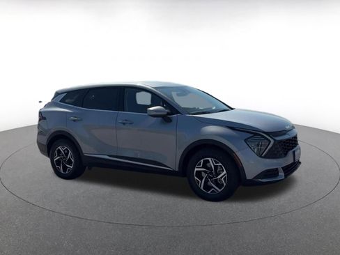 Used 2025 Kia Sportage LX FWD image 2
