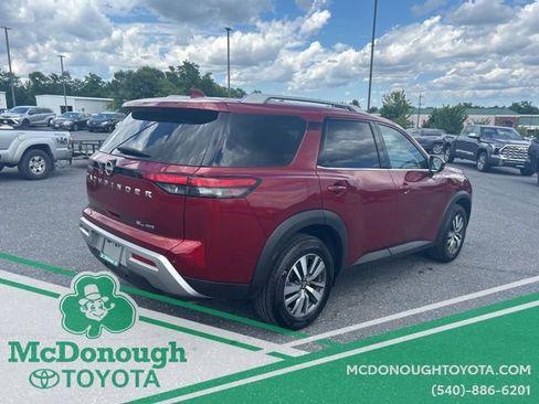 Used 2025 Nissan Pathfinder SL AWD/4WD image 5