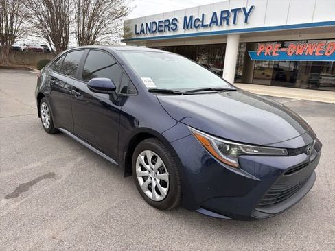 Used 2025 Toyota Corolla LE image 2