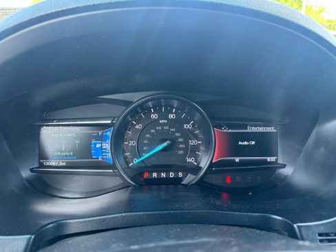 Used 2017 Ford Explorer XLT w/ Equipment Group 202A AWD/4WD image 16