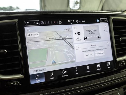 Used 2024 Chrysler Pacifica Limited FWD image 30