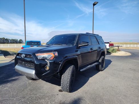 Used 2016 Toyota 4Runner Limited image 3