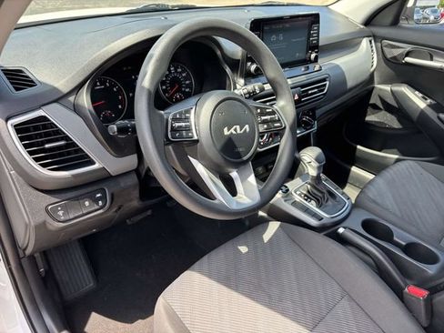 Used 2023 Kia Seltos LX AWD/4WD image 7