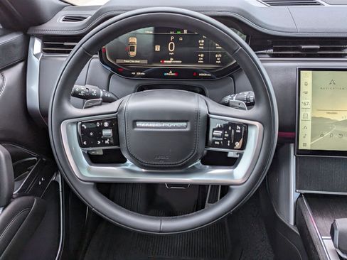 Used 2025 Land Rover Range Rover SE image 18