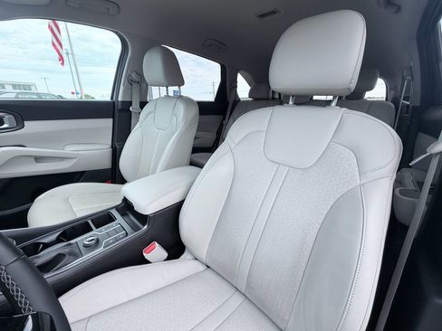Used 2022 Kia Sorento S FWD image 23
