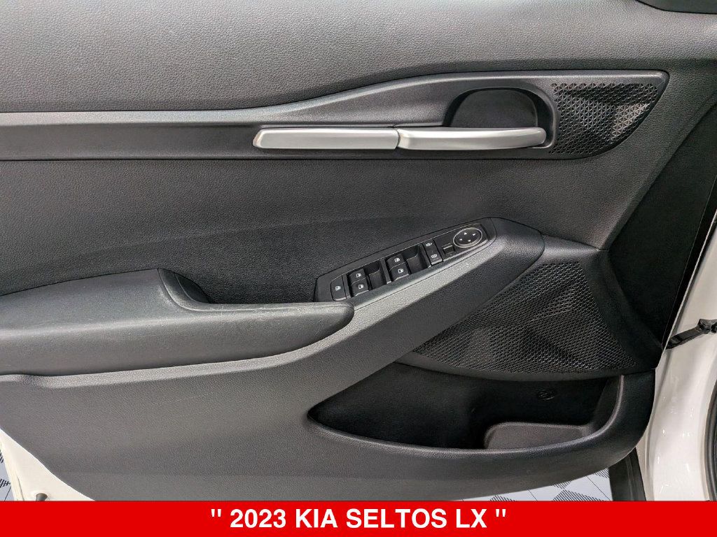 Used 2023 Kia Seltos LX AWD/4WD image 13