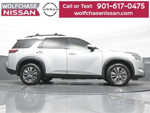 Used 2024 Nissan Pathfinder SV image 28