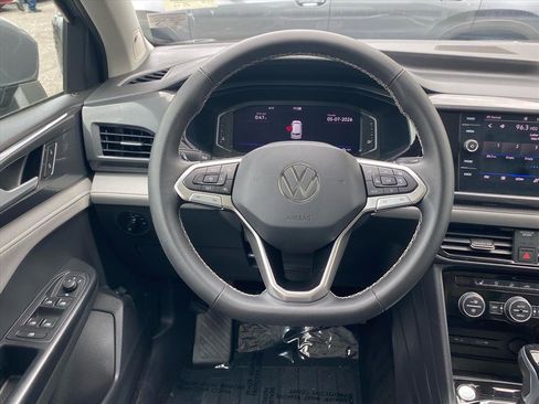 Certified 2023 Volkswagen Taos SEL AWD/4WD image 6