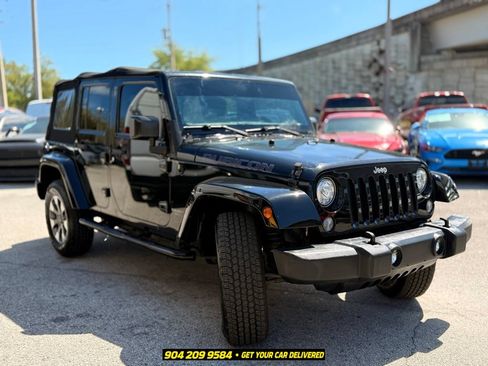 Used 2017 Jeep Wrangler Unlimited Rubicon w/ Connectivity Group AWD/4WD image 10