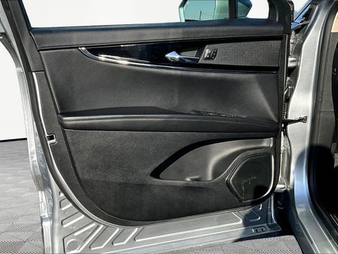 Used 2023 Lincoln Nautilus Reserve AWD/4WD image 20