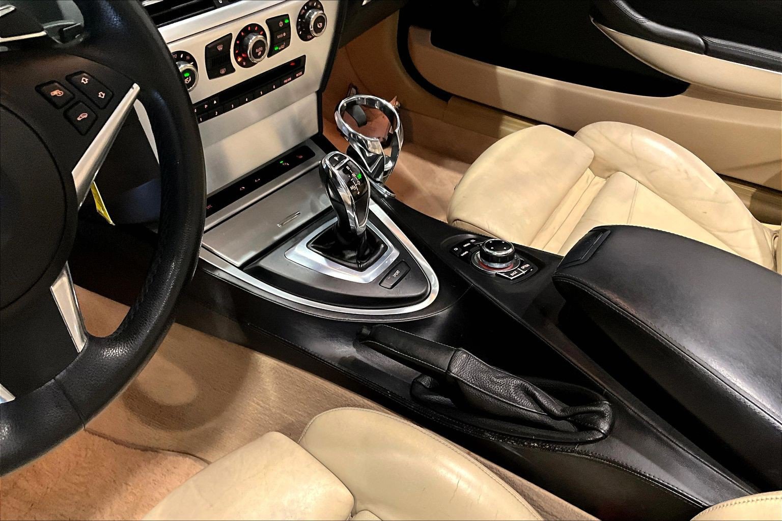 Used 2010 BMW 650i Convertible w/ Sport Pkg RWD image 16
