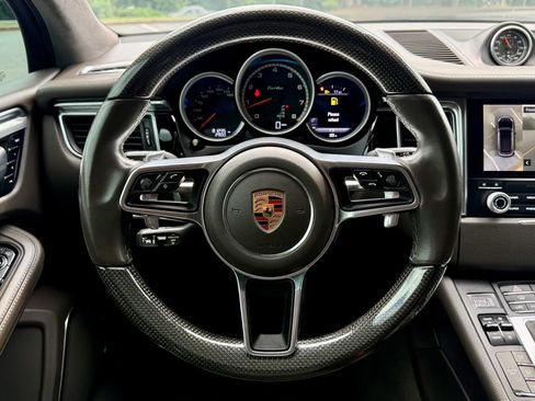 Used 2018 Porsche Macan Turbo AWD/4WD image 17