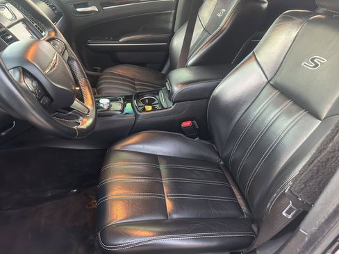 Used 2018 Chrysler 300 S image 9