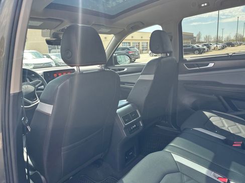 Certified 2024 Volkswagen Atlas Peak Edition SE AWD/4WD image 18