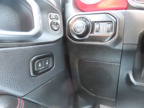 Used 2020 Jeep Gladiator Rubicon w/ Dual Top Group AWD/4WD image 31