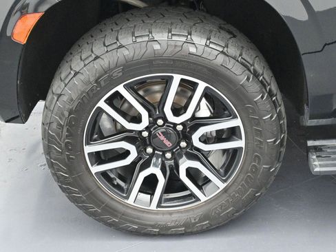 Used 2022 GMC Yukon AT4 image 43