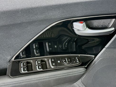 Used 2022 Kia Niro EX image 15