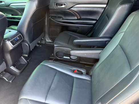 Used 2018 Toyota Highlander XLE FWD image 29