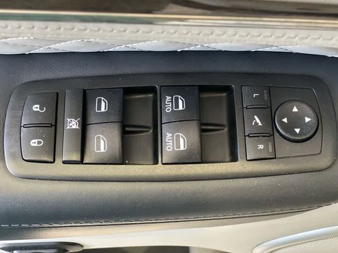 Used 2018 Jeep Grand Cherokee Summit AWD/4WD image 16