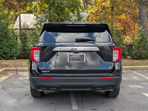 Certified 2021 Ford Explorer XLT image 4
