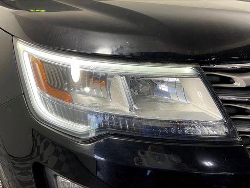 Used 2016 Ford Explorer XLT w/ Equipment Group 202A AWD/4WD image 32