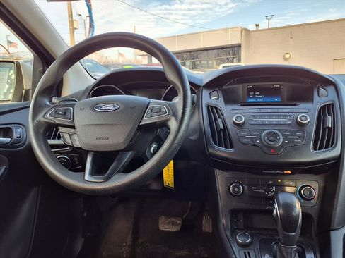 Used 2017 Ford Focus SE image 4