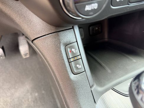 Used 2019 GMC Acadia SLT FWD image 25