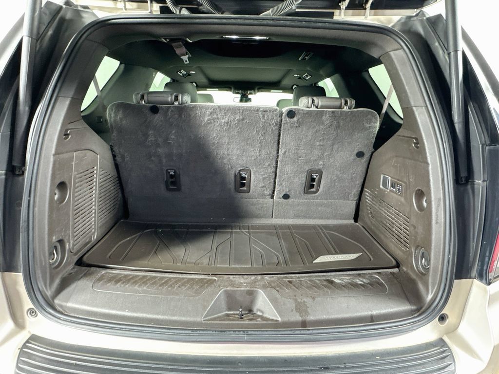 Used 2022 Chevrolet Tahoe LT w/ Luxury Package RWD image 33