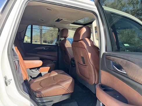 Used 2016 Cadillac Escalade Premium image 28