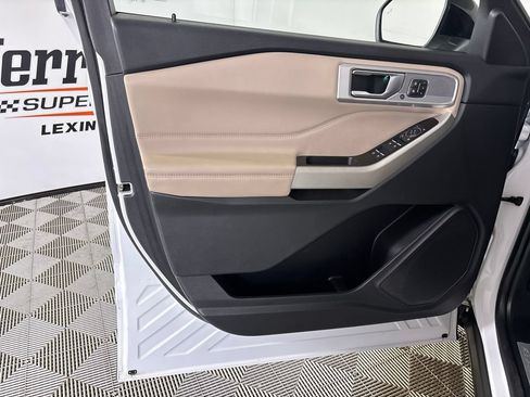 Used 2022 Ford Explorer Limited w/ Equipment Group 301A RWD image 7