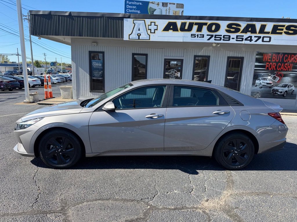 Used 2023 Hyundai Elantra SEL FWD image 1