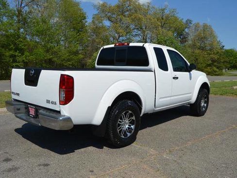 Used 2010 Nissan Frontier SE image 7
